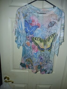 Women's Short Sleeve Butterfly Print Tee in Pastel Blue and Yellow